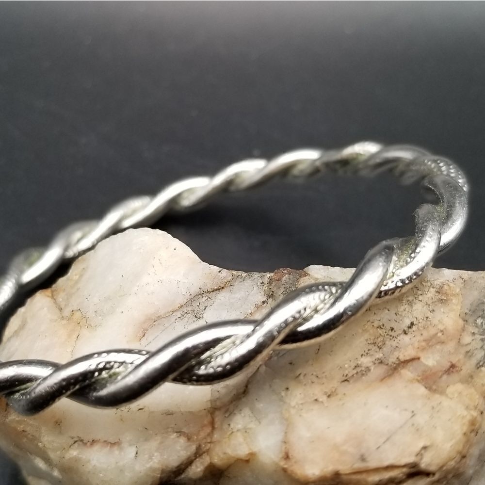 Sterling silver wreath twisted bracelet. B304 - Picture 2 of 3